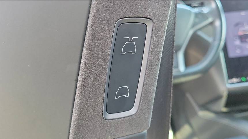 2018 Tesla Model X - Images - 15