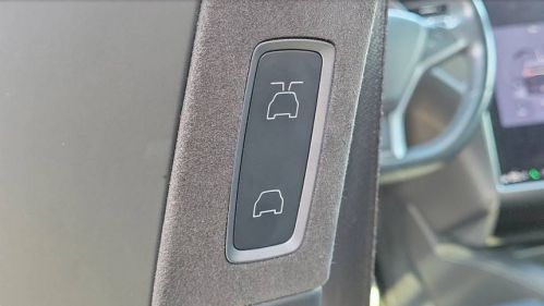 2018 Tesla Model X - Images - 15