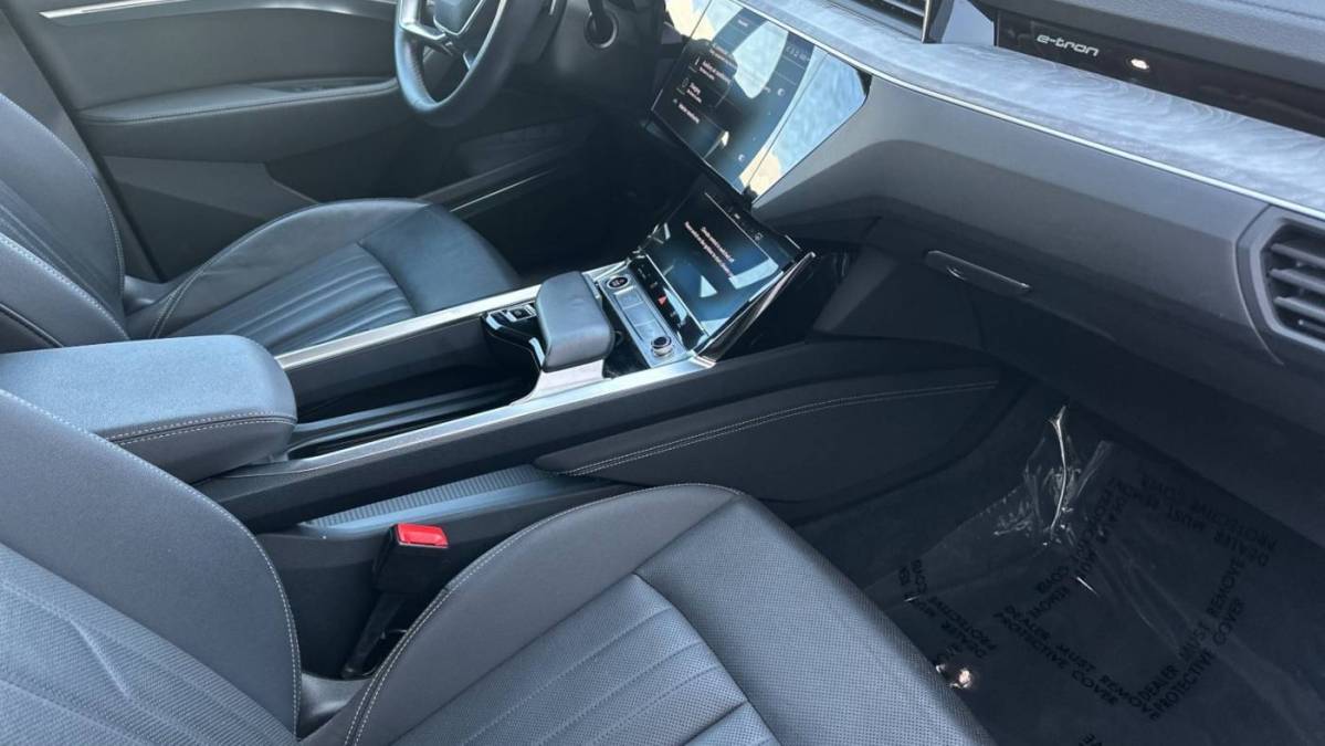 2022 Audi e-tron - Images - 12