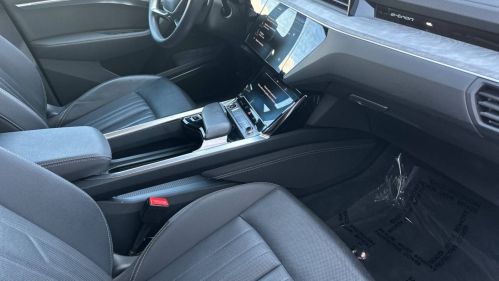 2022 Audi e-tron - Images - 12