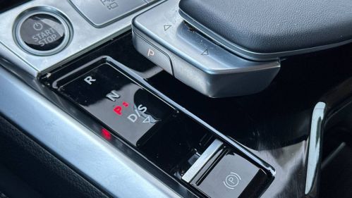 2022 Audi e-tron - Images - 18