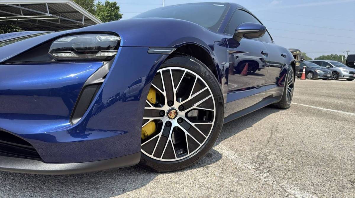 2021 Porsche Taycan - Images - 11