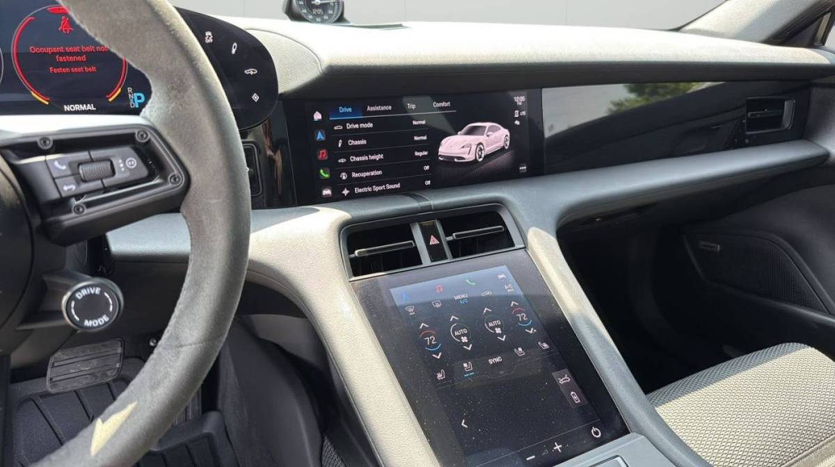 2021 Porsche Taycan - Images - 22