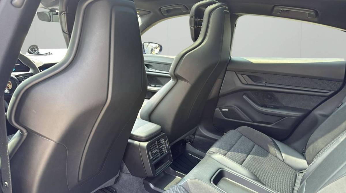 2021 Porsche Taycan - Images - 31