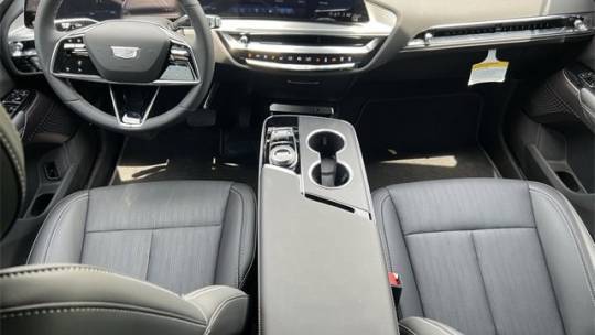 2025 Cadillac Lyriq - Images - 7