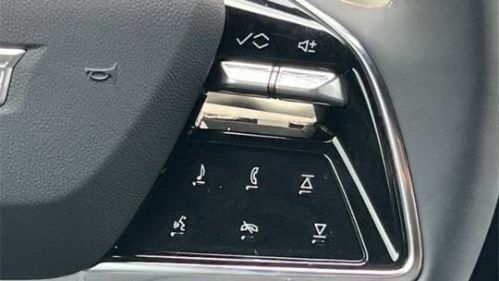 2025 Cadillac Lyriq - Images - 11