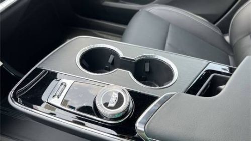 2025 Cadillac Lyriq - Images - 16