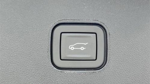 2025 Cadillac Lyriq - Images - 23