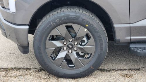 2025 Ford F-150 Lightning - Images - 7