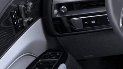 2025 Cadillac Lyriq - Images - 22