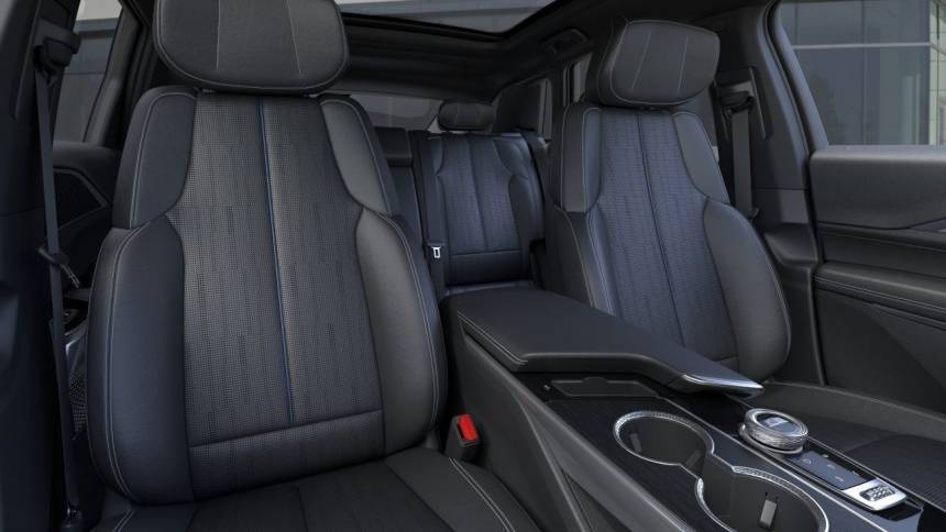 2025 Cadillac Lyriq - Images - 16