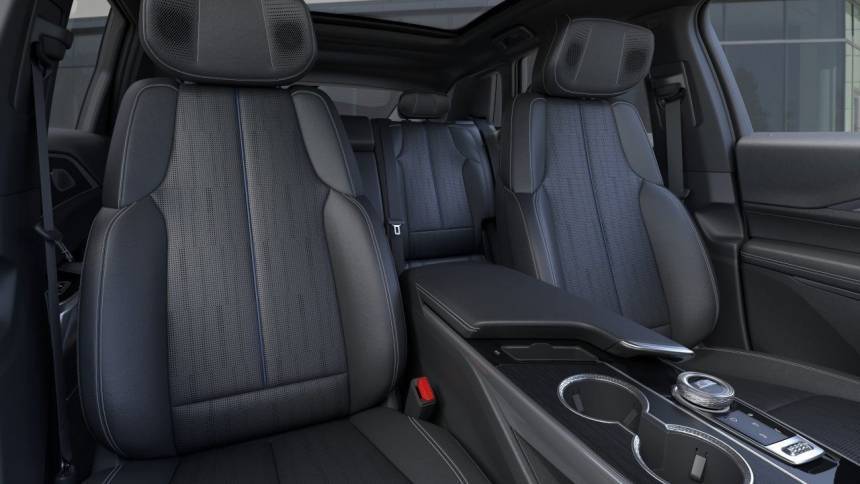 2025 Cadillac Lyriq - Images - 16