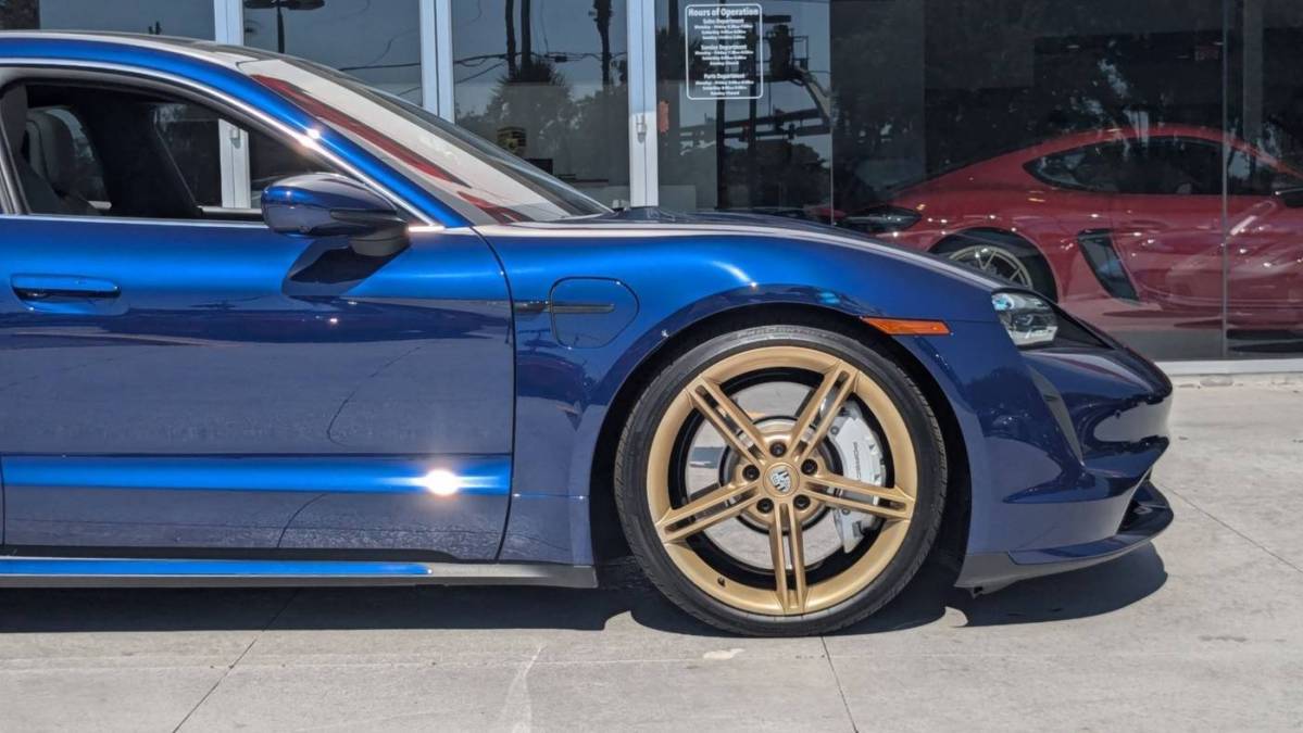 2021 Porsche Taycan - Images - 11