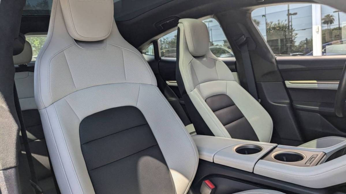 2021 Porsche Taycan - Images - 26