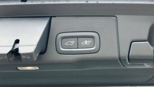 2025 Volvo XC60 - Images - 16