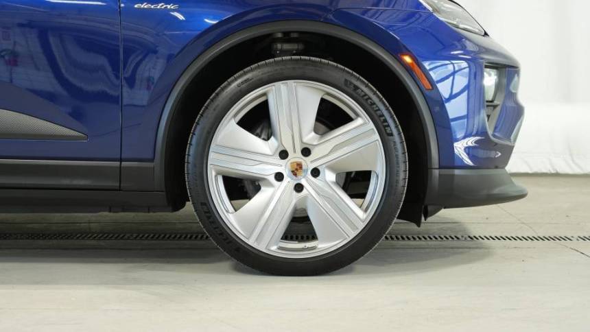 2024 Porsche Macan Electric - Images - 40