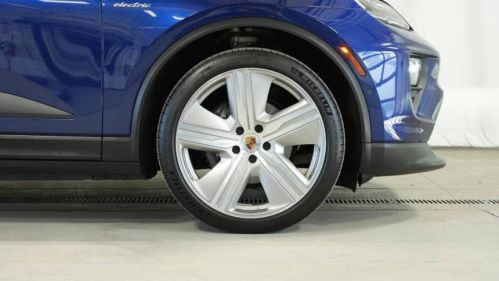 2024 Porsche Macan Electric - Images - 40