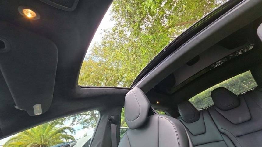 2017 Tesla Model S - Images - 10