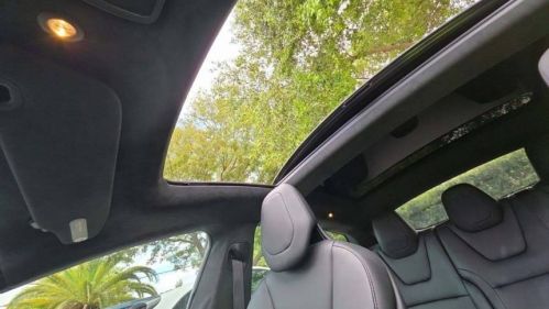 2017 Tesla Model S - Images - 10