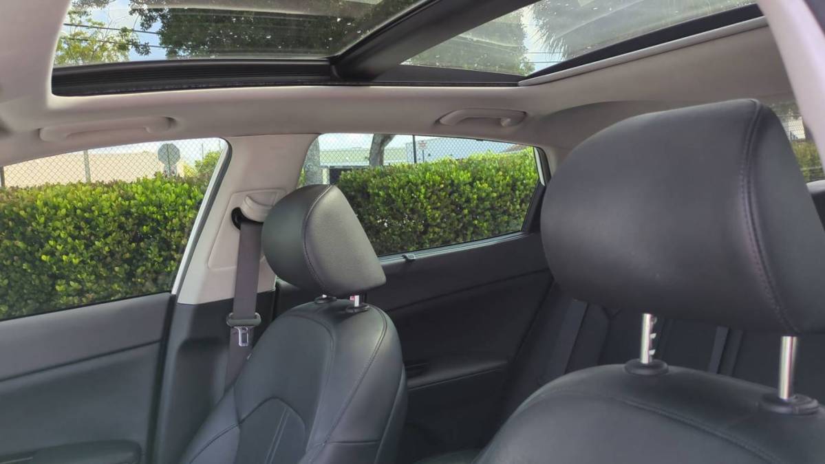 2017 Kia Optima - Images - 21