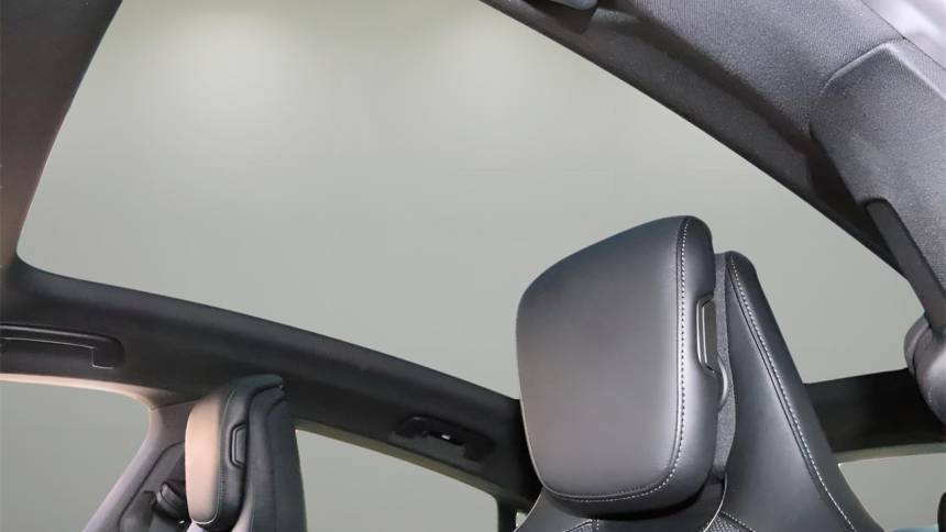 2022 Porsche Taycan - Images - 27