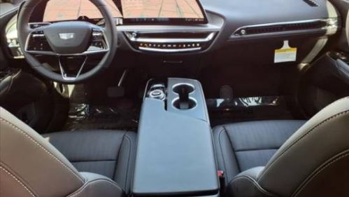 2025 Cadillac Lyriq - Images - 11