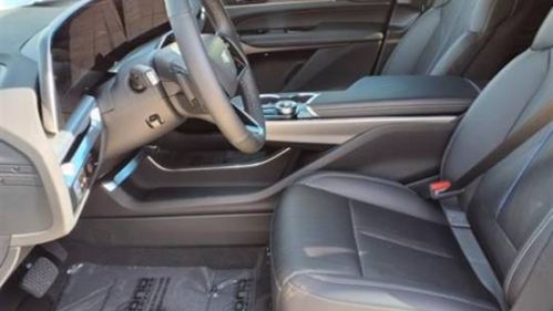 2025 Cadillac Lyriq - Images - 13