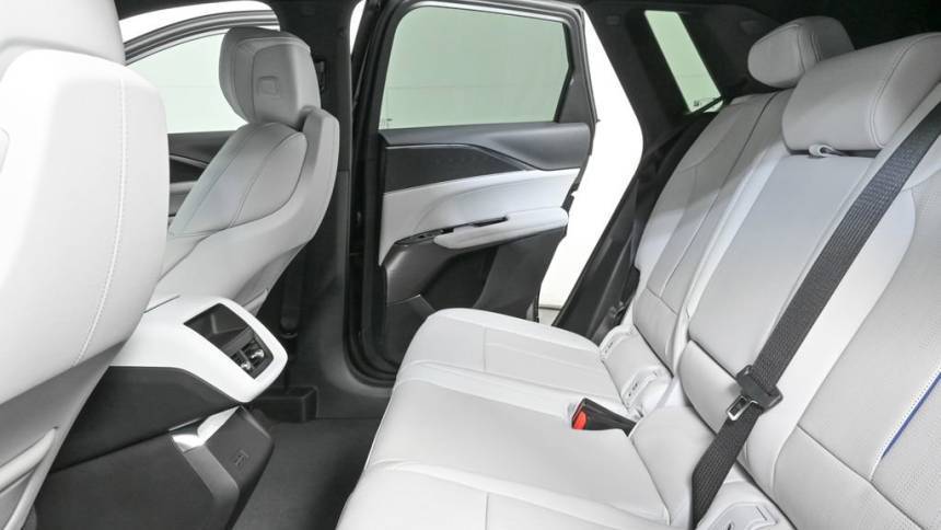 2025 Cadillac Lyriq - Images - 13