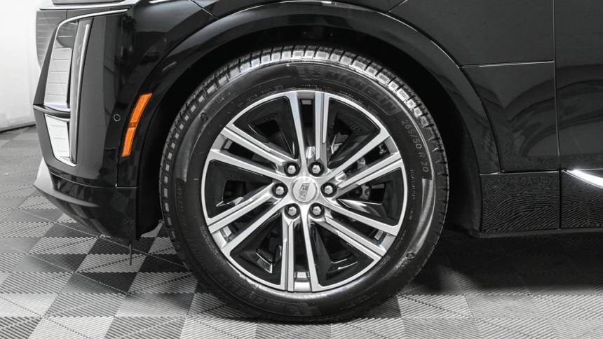2025 Cadillac Lyriq - Images - 25