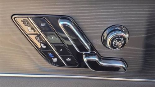 2025 Cadillac Lyriq - Images - 12