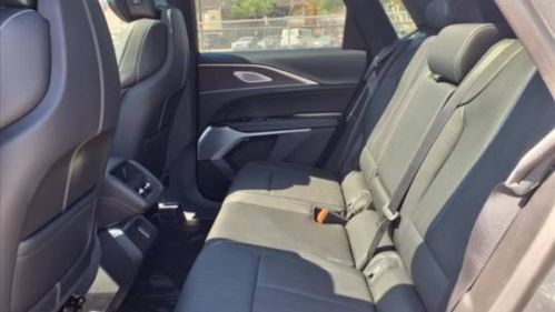2025 Cadillac Lyriq - Images - 15