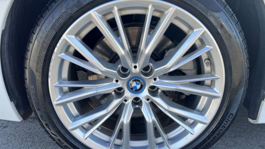 2024 BMW 3 Series - Images - 9