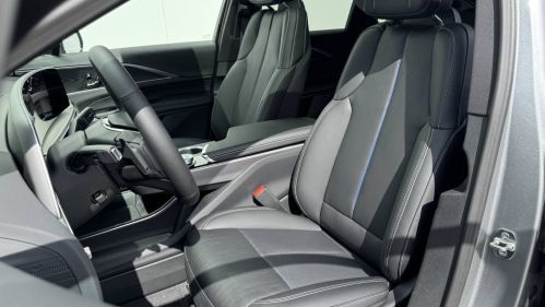 2025 Cadillac Lyriq - Images - 10