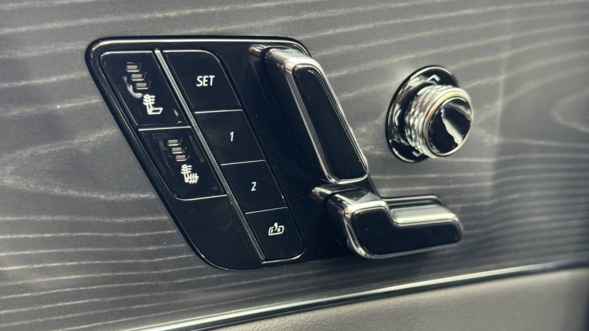 2025 Cadillac Lyriq - Images - 29