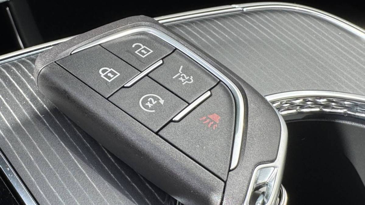 2025 Cadillac Lyriq - Images - 31