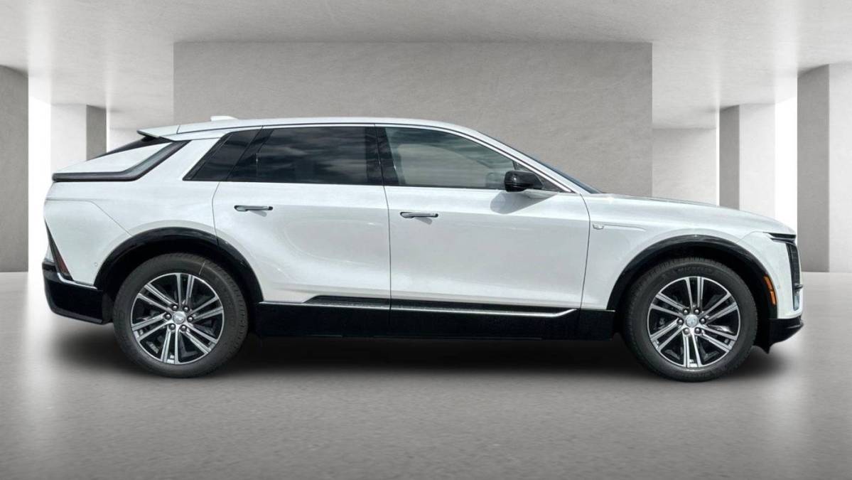 2025 Cadillac Lyriq - Images - 3