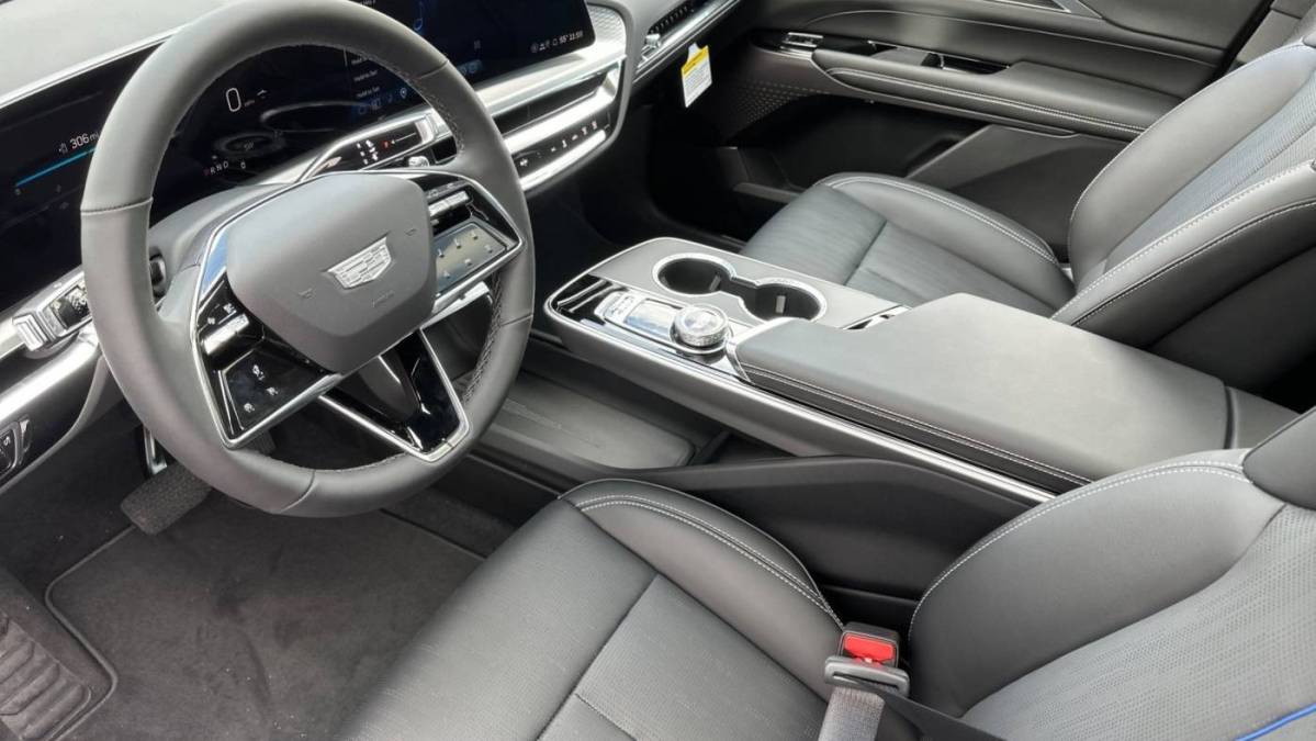 2025 Cadillac Lyriq - Images - 10
