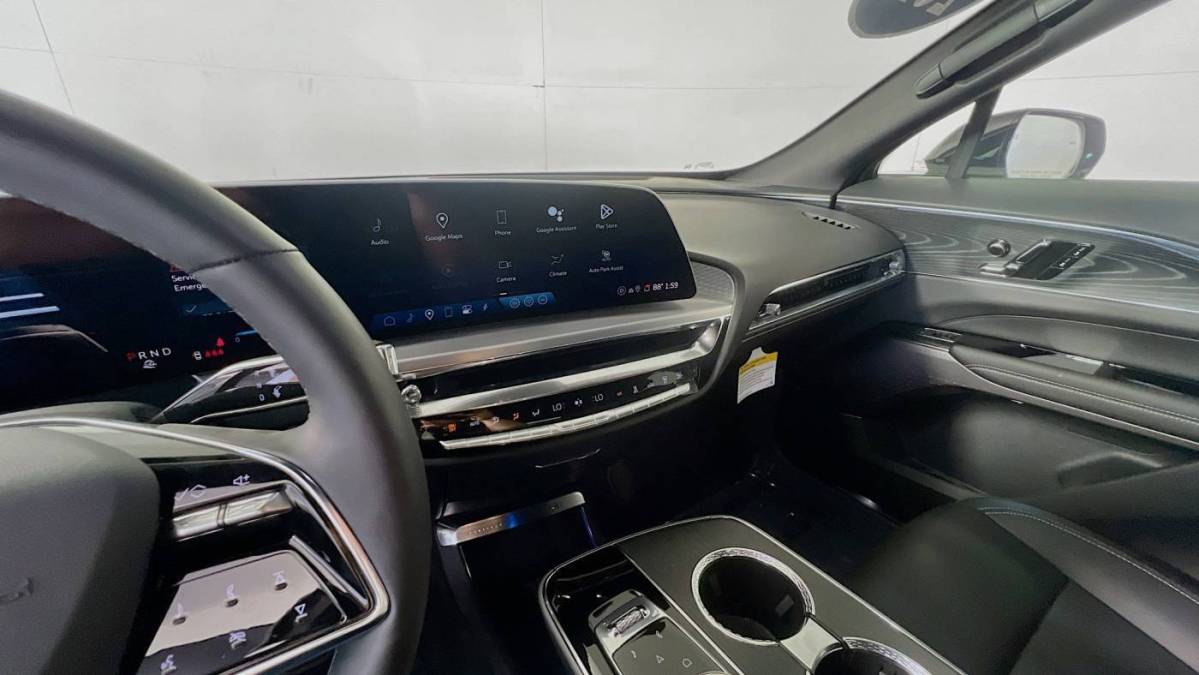 2024 Cadillac Lyriq - Images - 15