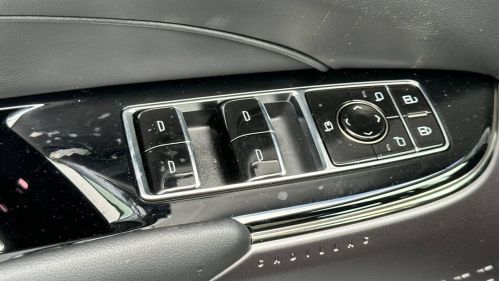 2025 Cadillac Lyriq - Images - 12
