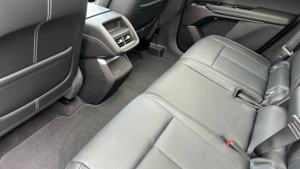 2025 Cadillac Lyriq - Images - 13