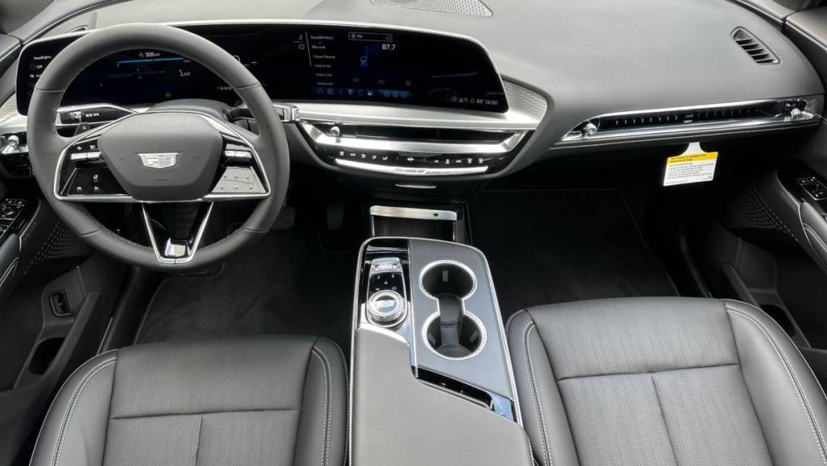 2025 Cadillac Lyriq - Images - 15