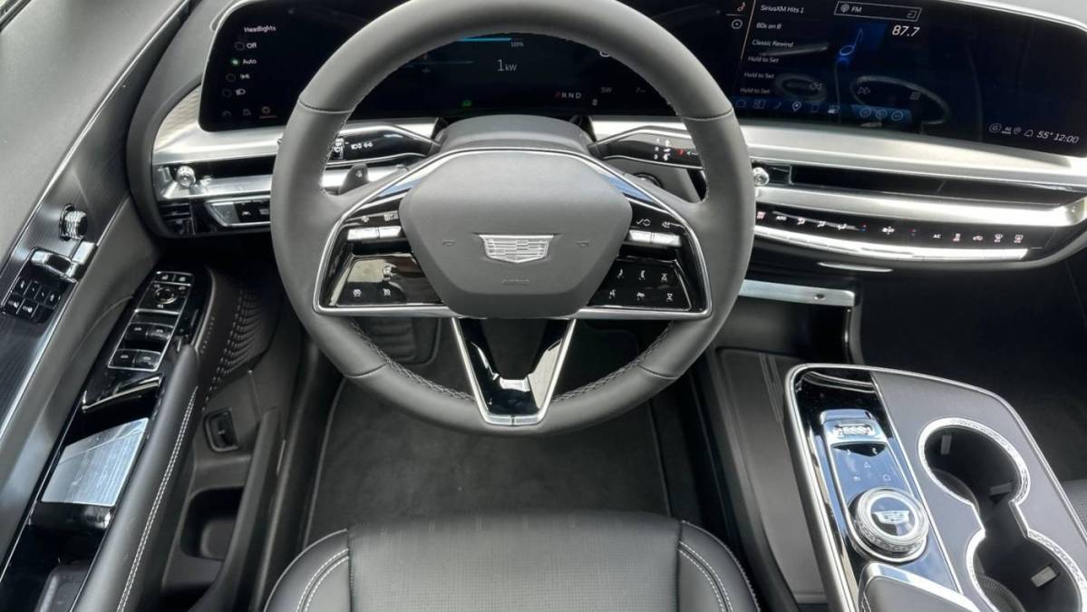 2025 Cadillac Lyriq - Images - 16