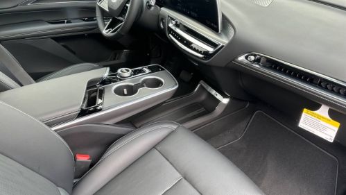 2025 Cadillac Lyriq - Images - 18