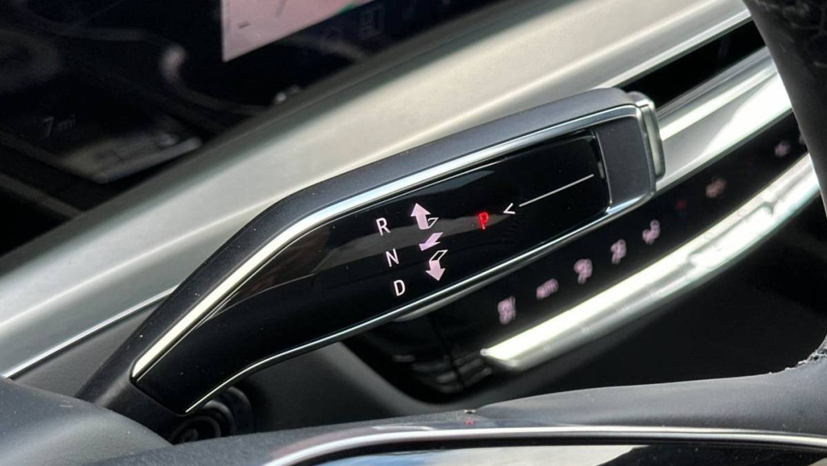 2025 Cadillac Lyriq - Images - 26
