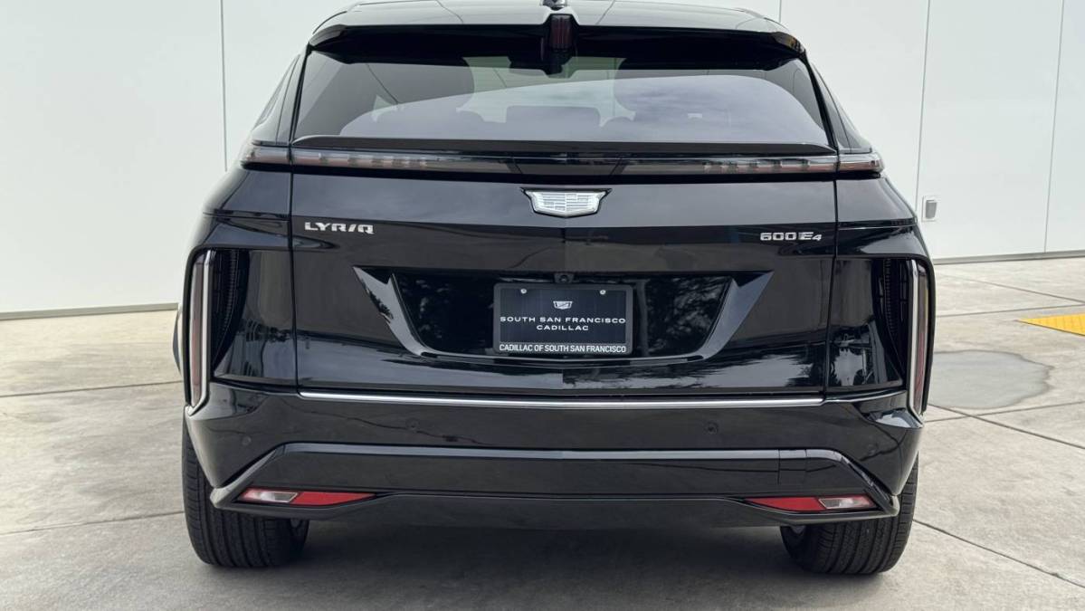 2025 Cadillac Lyriq - Images - 8