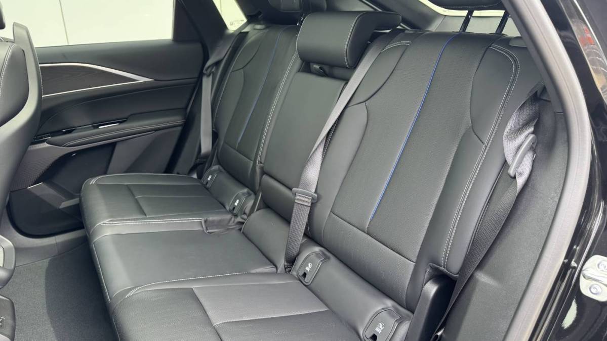 2025 Cadillac Lyriq - Images - 11
