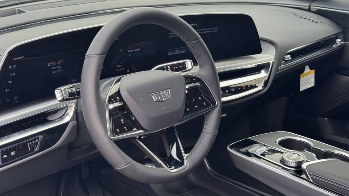 2025 Cadillac Lyriq - Images - 14