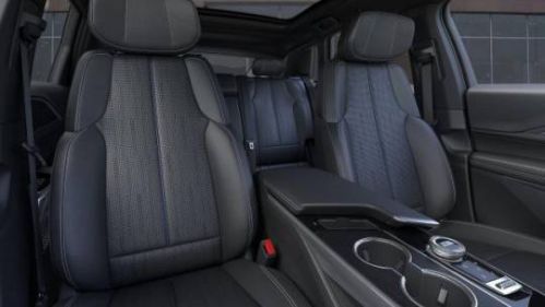 2025 Cadillac Lyriq - Images - 31