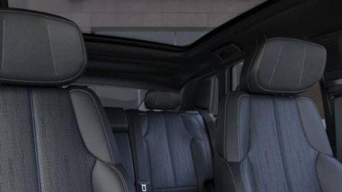 2025 Cadillac Lyriq - Images - 39