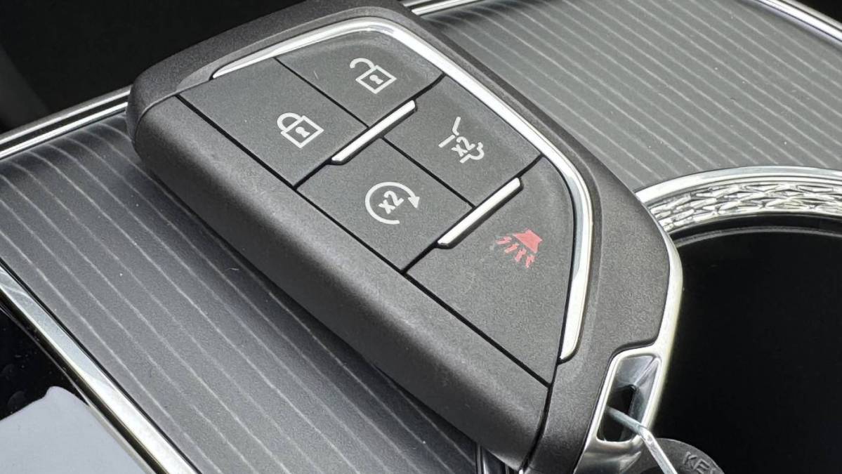 2025 Cadillac Lyriq - Images - 32